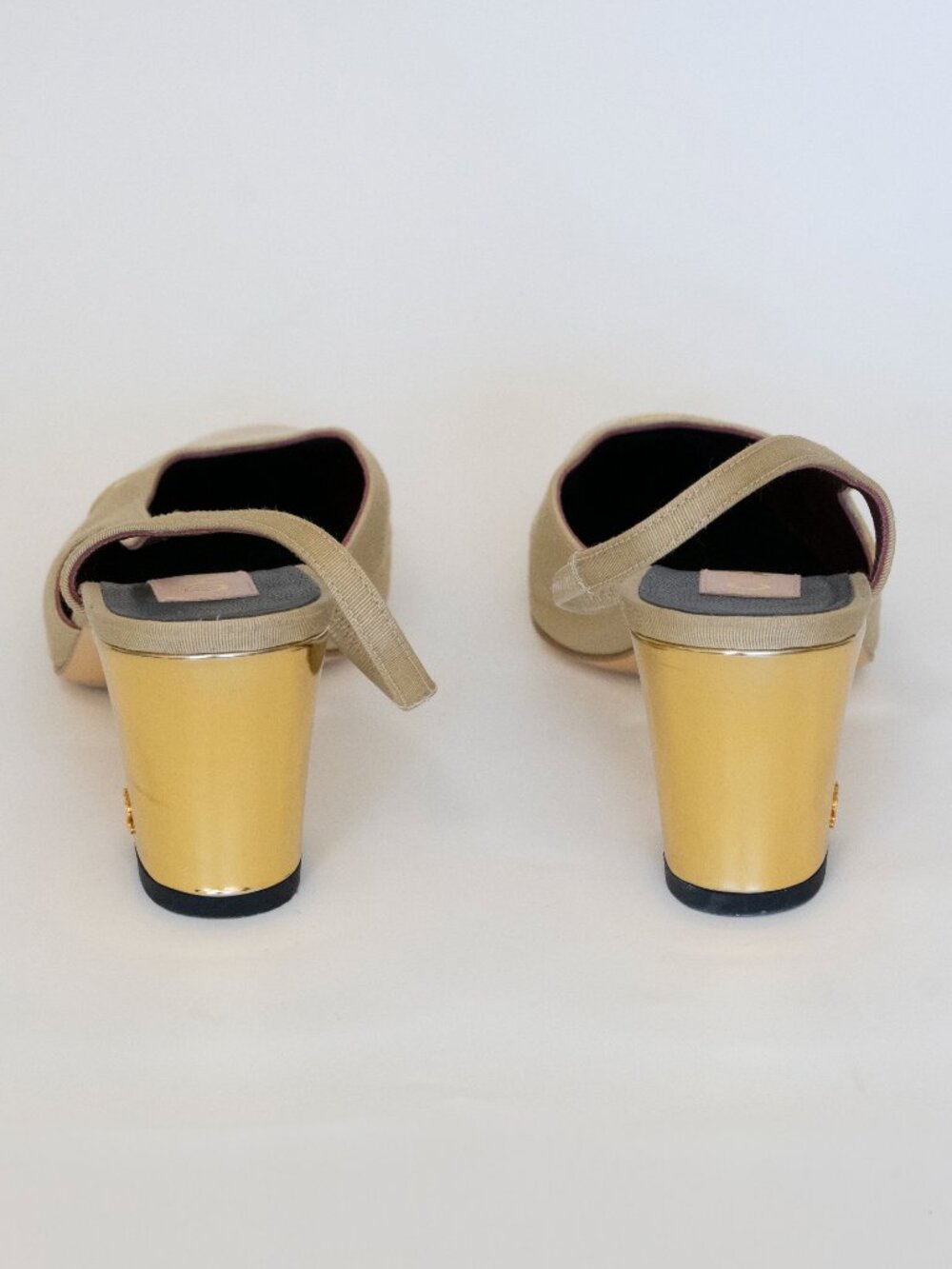 CHANEL Limited Edition Runway Linen and Gold Slingback Pumps Size 36 - Picture 5 of 9